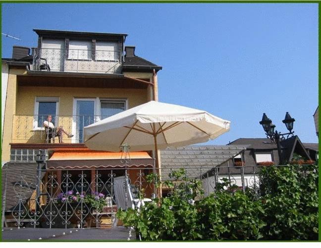 Gaestehaus Kiesgen-Mendgen Bernkastel-Kues Exterior foto